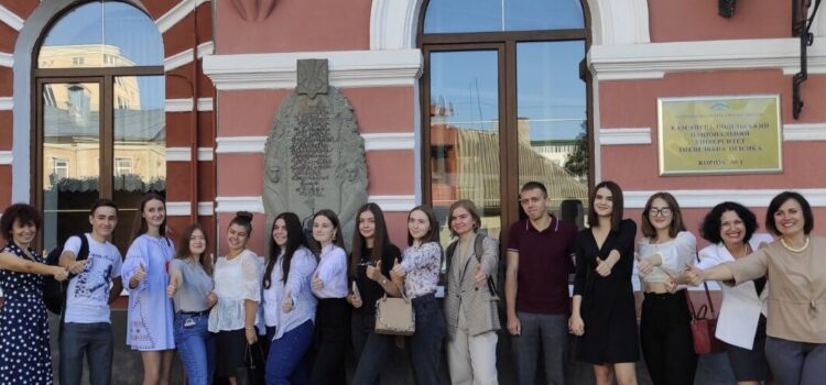 ОБГОВОРЕННЯ ПРОЄКТУ ОСВІТНЬО-ПРОФЕСІЙНОЇ ПРОГРАМИ “СЕРЕДНЯ ОСВІТА (МОВА І ЛІТЕРАТУРА (НІМЕЦЬКА, АНГЛІЙСЬКА)) ОСВІТНЬОГО СТУПЕНЯ “БАКАЛАВР” ОБГОВОРЕННЯ ПРОЄКТУ ОСВІТНЬО-ПРОФЕСІЙНОЇ ПРОГРАМИ “СЕРЕДНЯ ОСВІТА (МОВА І ЛІТЕРАТУРА (НІМЕЦЬКА, АНГЛІЙСЬКА)) ОСВІТНЬОГО СТУПЕНЯ “БАКАЛАВР”