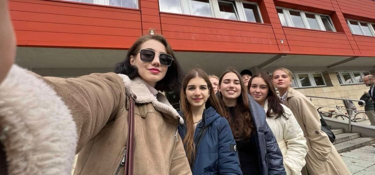 Наші студентки Валерія Сіднюк і Наталія Гриб навчаються за програмою Erasmus+ у Польщі Наші студентки Валерія Сіднюк і Наталія Гриб навчаються за програмою Erasmus+ у Польщі