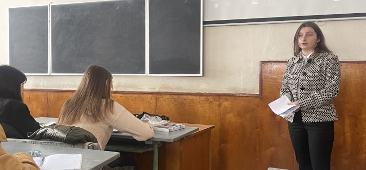 Життя спонукає до креативності: чергове засідання студентського Ораторського клубу