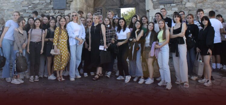 Пізнавальна екскурсія в Старому місті та квест для першокурсників Пізнавальна екскурсія в Старому місті та квест для першокурсників