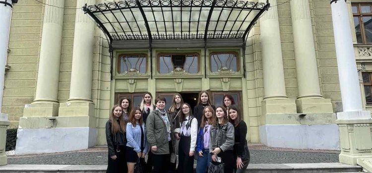 Поїздка до Чернівців Поїздка до Чернівців